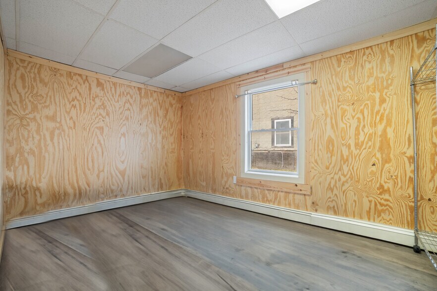 More Photos Of 5913 Tower Ave, Superior Flex For Sale