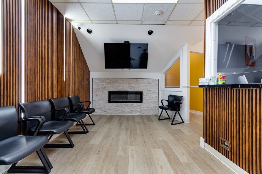 More Photos Of 11900 Southwest Hwy, Palos Park Medical For Sale