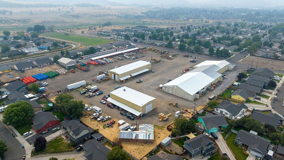 More Photos Of 701 Peters Rd, Prineville Manufacturing For Lease