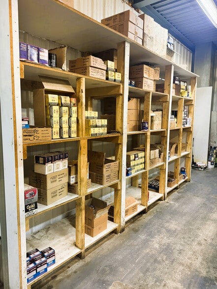 More Photos Of 102 Joblin St, Hinton Warehouse For Sale