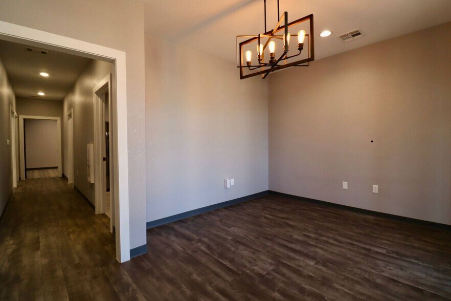 More Photos Of 800 Bonaventure Way, Sugar Land Office For Sale