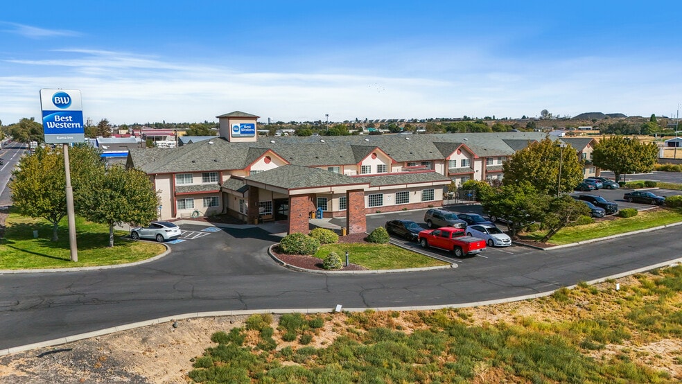 Primary Photo Of 1818 Basin St SW, Ephrata Hotel For Sale