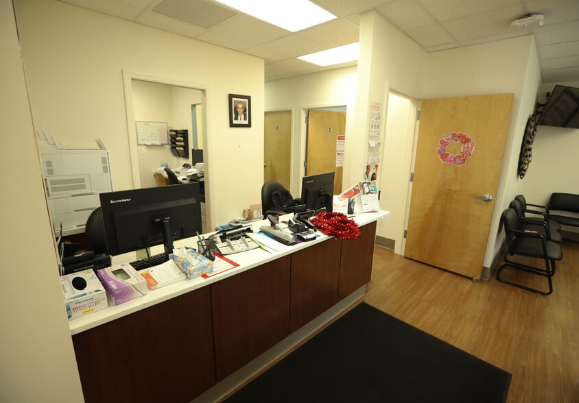 More Photos Of 211-20 Union Tpke, Oakland Gardens Medical For Sale