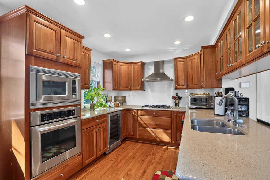 More Photos Of 3554-3556 Woodcrest Ave, Newtown Square Apartments For Sale