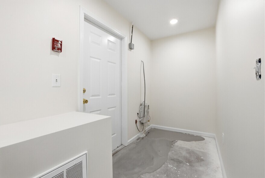 More Photos Of 270 Littleton Rd, Westford Office For Lease