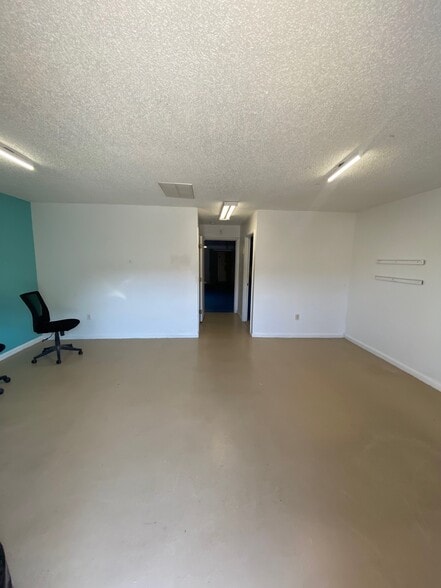 More Photos Of 801 Butler St, Chesapeake Light Manufacturing For Lease