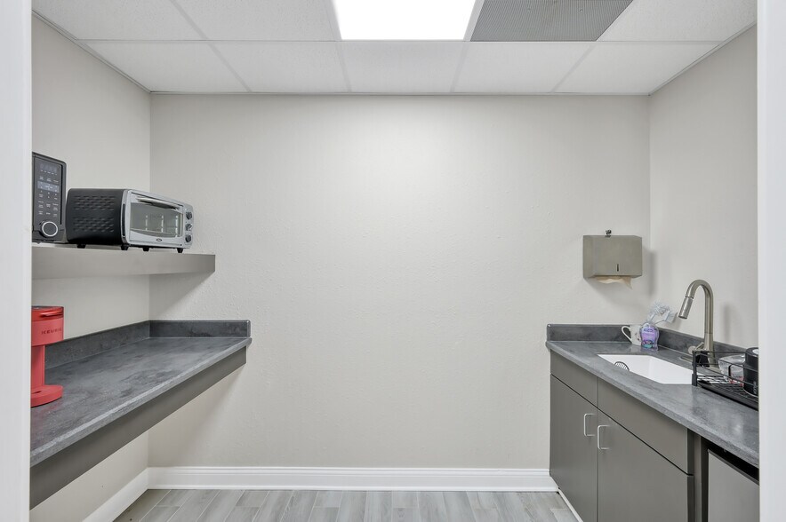 More Photos Of 2745 Interstate 45 S, New Waverly Manufacturing For Sale