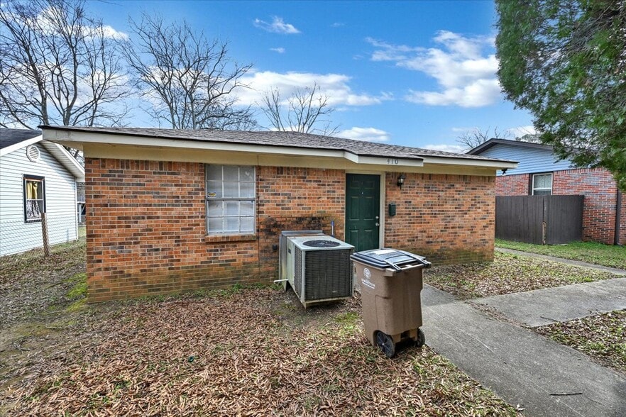 More Photos Of 410 11th Ave SW, Decatur Multifamily For Sale