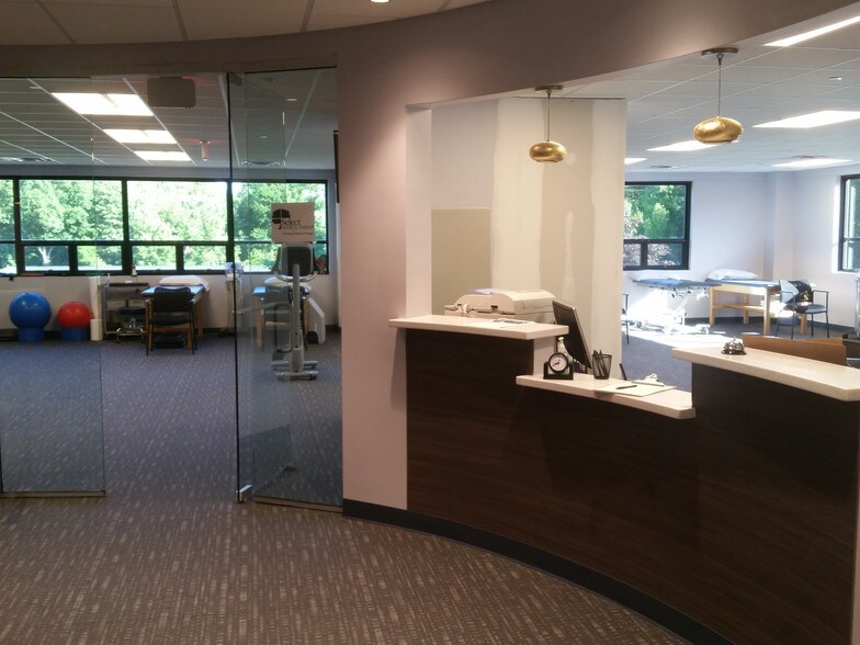 More Photos Of 35 Jolley Dr, Bloomfield Medical For Lease