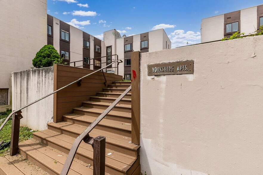 More Photos Of 628 9th St, Niagara Falls Apartments For Sale