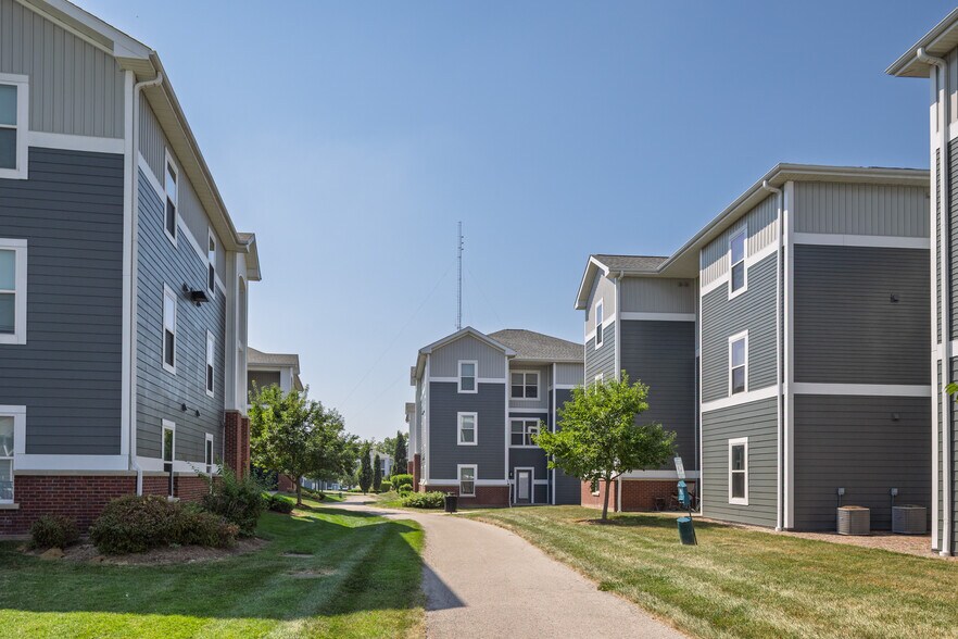 More Photos Of 1 Campus Edge Dr, Edwardsville Apartments For Sale