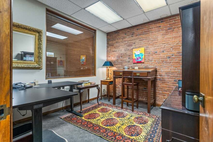 More Photos Of 387 Court St NE, Salem Office For Sale