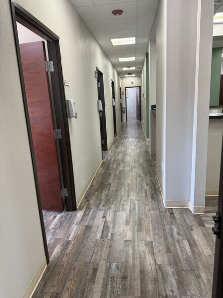 More Photos Of 1315 Chisholm Trail Pky, Duncan Medical For Sale
