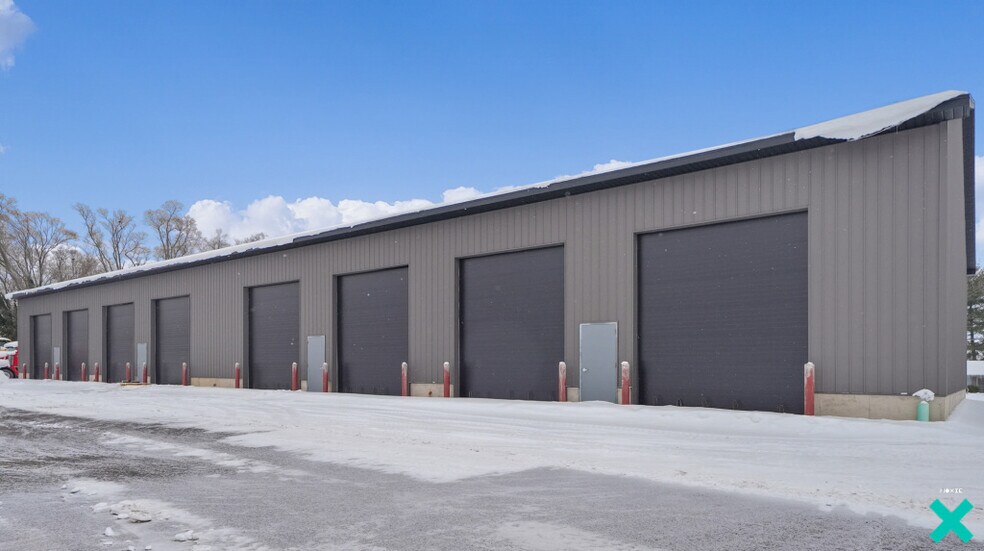 More Photos Of 923 Barnum SW st, Wyoming Flex For Lease