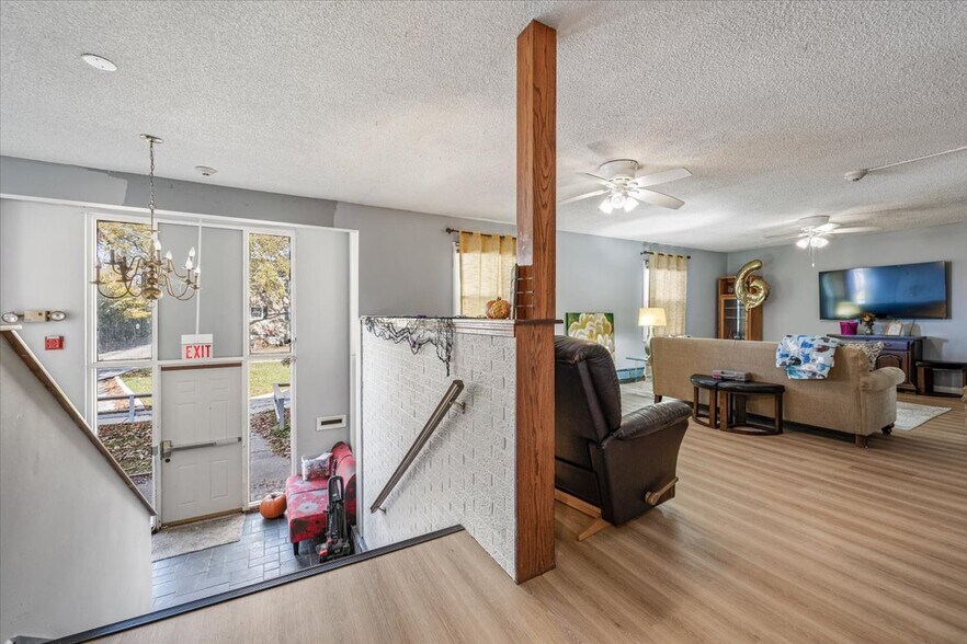 More Photos Of 918 Kimberly Dr, Dekalb Sorority Fraternity House For Sale