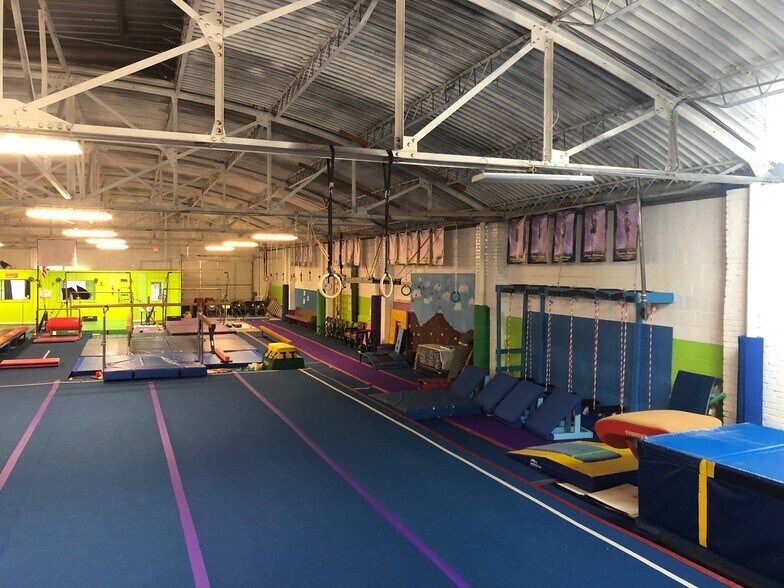 More Photos Of 135 S Ohio Ave, Atoka Flex For Sale