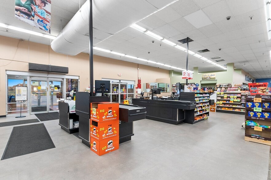 More Photos Of 2330 Menasha Ave, Manitowoc Supermarket For Sale