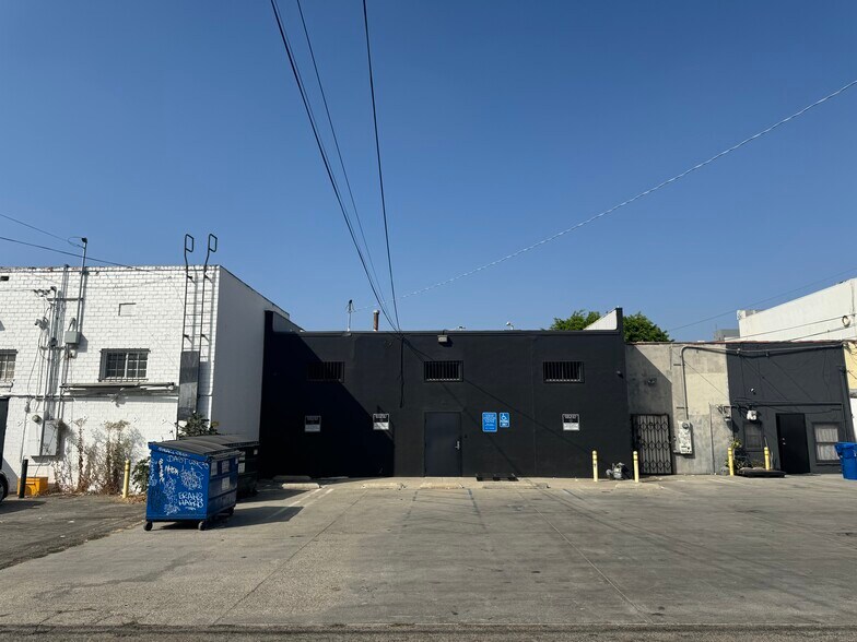 More Photos Of 130 N La Brea Ave, Los Angeles Storefront For Lease