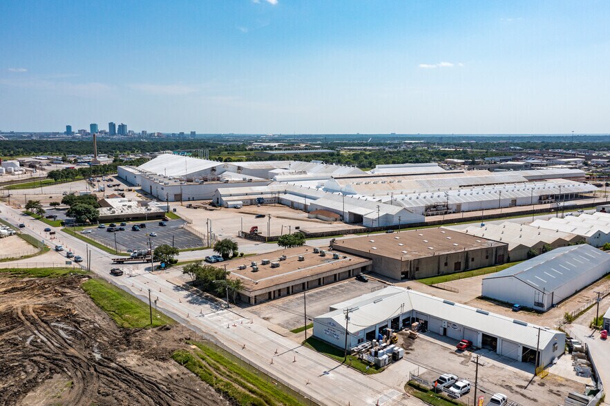 More Photos Of 2589 NE 33rd St, Fort Worth Manufacturing For Lease