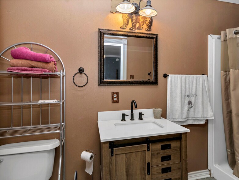 More Photos Of 750 N US Highway 287, Palestine Multifamily For Sale