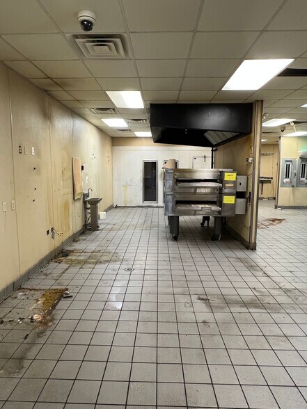 More Photos Of 798 W Us Highway 60, Monett Restaurant For Lease