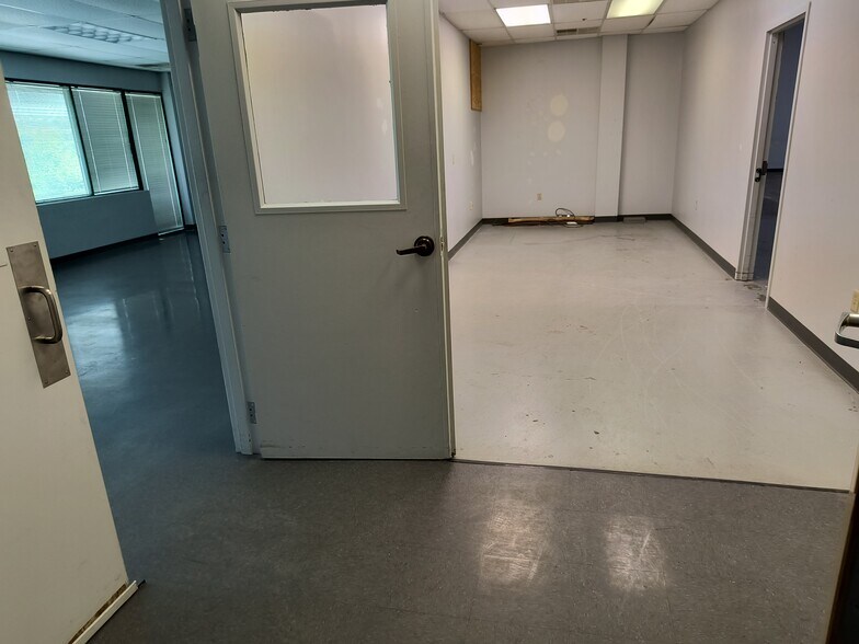 More Photos Of 5060 Ritter Rd, Mechanicsburg Flex For Lease