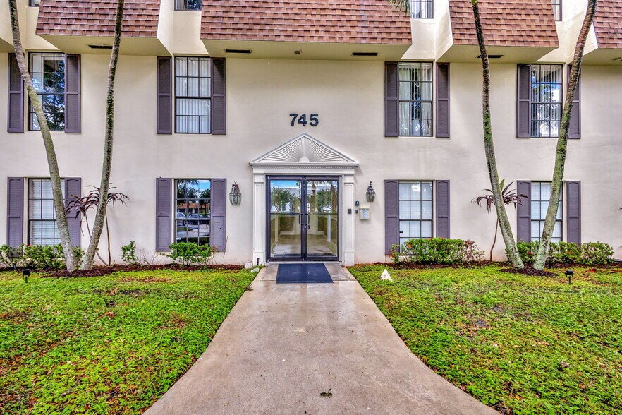 More Photos Of 745 US Highway 1, North Palm Beach Unknown For Lease