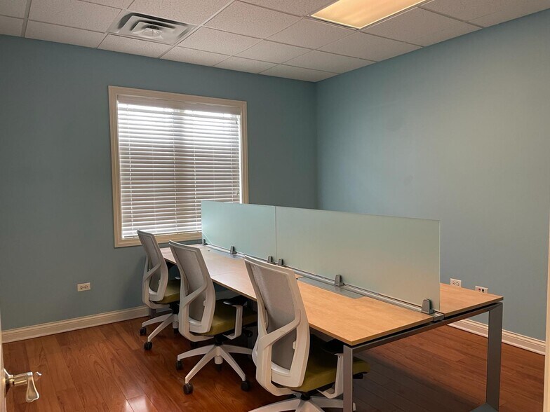 More Photos Of 896 S Frontenac St, Aurora Office For Lease