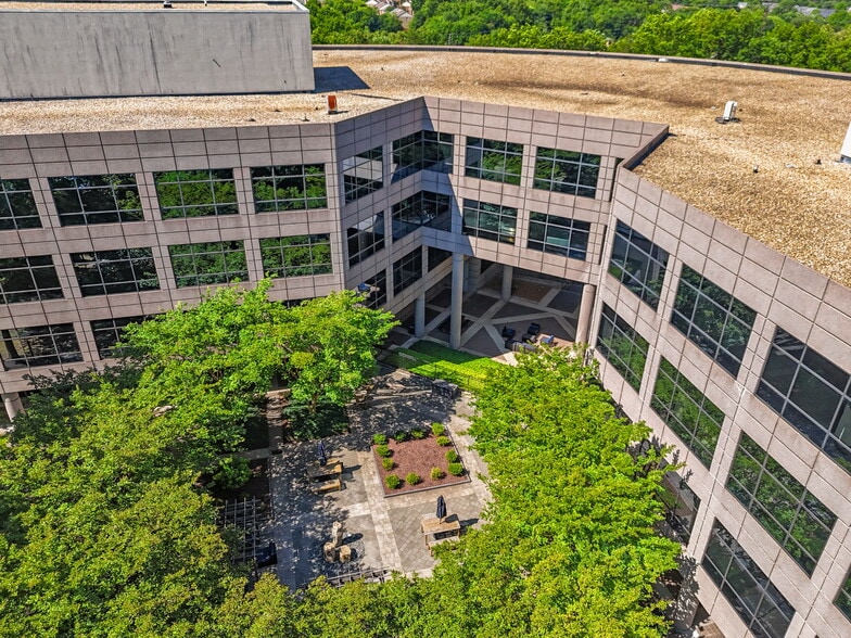 More Photos Of 3975 Fair Ridge Dr, Fairfax Office For Sale