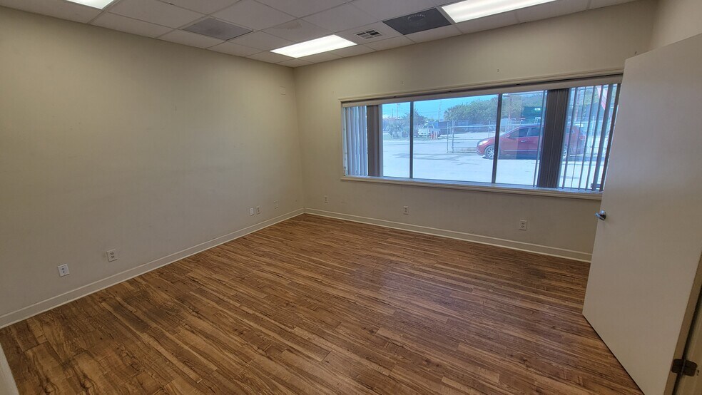 More Photos Of 6900 Barbour Rd, Riviera Beach Manufacturing For Lease