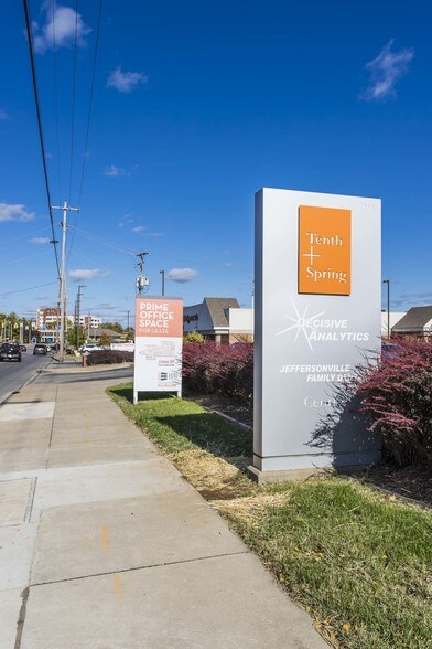 More Photos Of 900 Spring St, Jeffersonville Medical For Lease