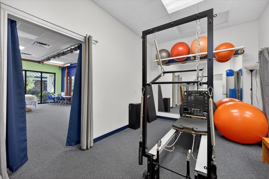 More Photos Of 14141 46th St N, Clearwater Medical For Sale
