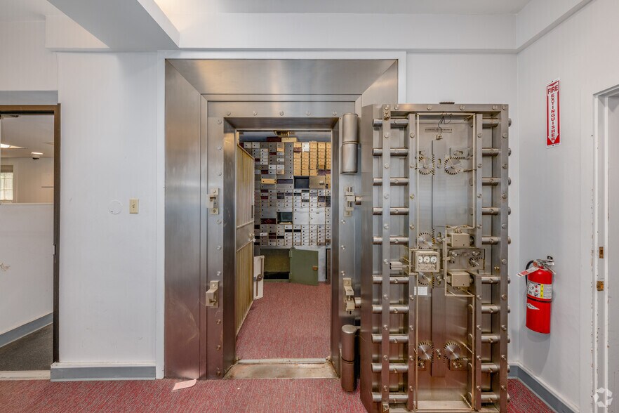 More Photos Of 818 Washington St, Holliston Bank For Sale