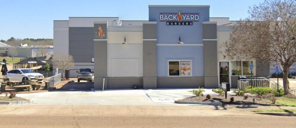 More Photos Of 6230 Old Canton Rd, Jackson Freestanding For Sale