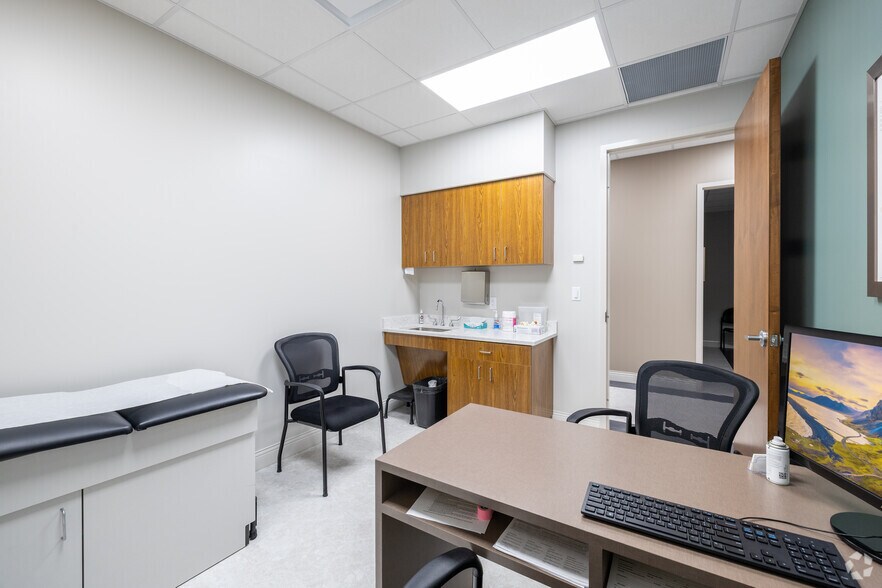 More Photos Of 12249 Stoneybrook Pky, Winter Garden Medical For Sale