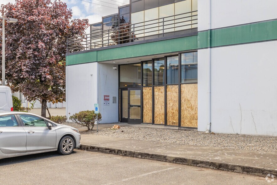 More Photos Of 3701 7th Ave S, Seattle Warehouse For Lease