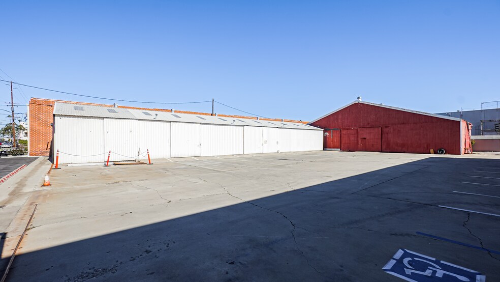 More Photos Of 600 Lairport St, El Segundo Warehouse For Lease