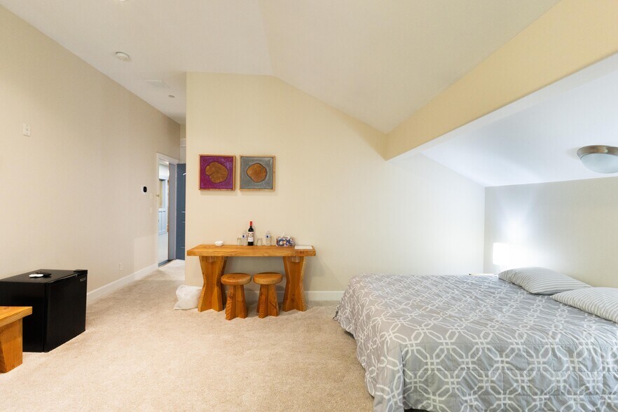 More Photos Of 360 Knechtel Way NE, Bainbridge Island Apartments For Sale