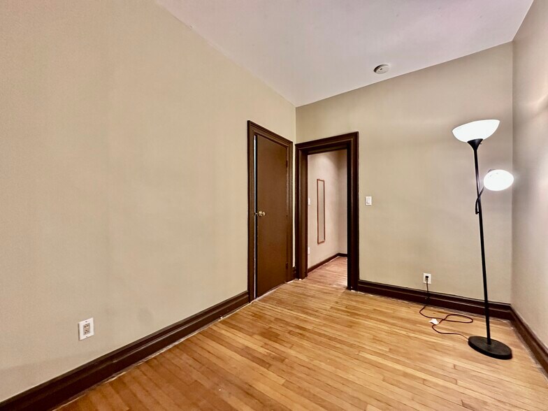 More Photos Of 3005 31st Ave, Astoria Medical For Lease