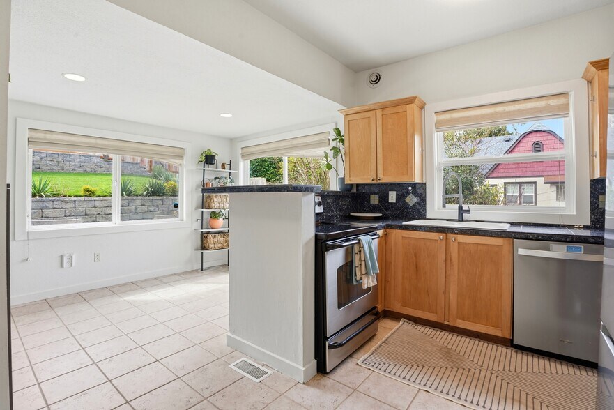 More Photos Of 1314 7th St, Oregon City Flex For Sale