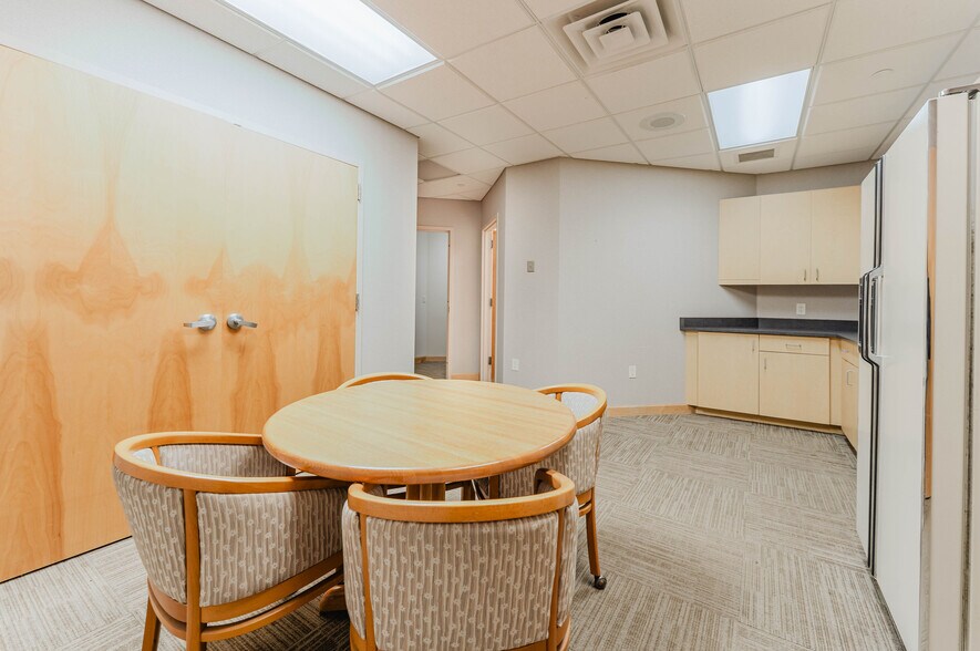 More Photos Of 1875 West Pointe Dr, Oshkosh Medical For Sale