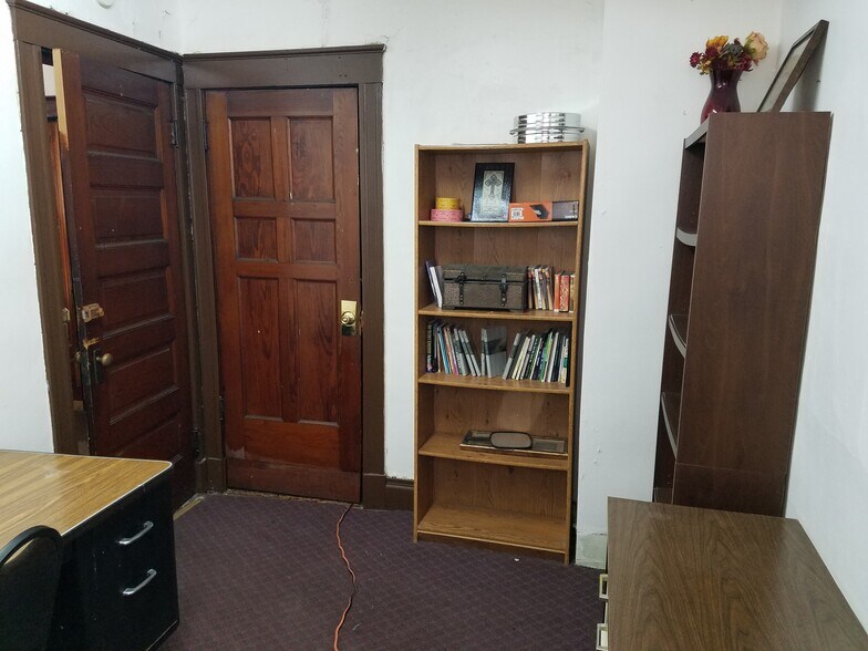 More Photos Of 5760 Bartmer Ave, Saint Louis Specialty For Sale