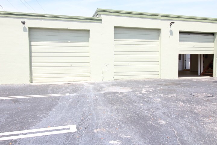 More Photos Of 609 N Railroad Ave, Boynton Beach Warehouse For Lease