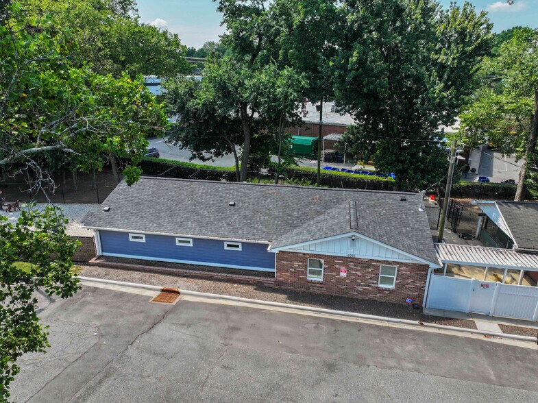 More Photos Of 6916 Harrisburg Rd, Charlotte Office For Sale