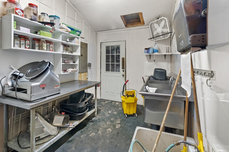 More Photos Of 7450 Highway 187, Eureka Springs Restaurant For Sale