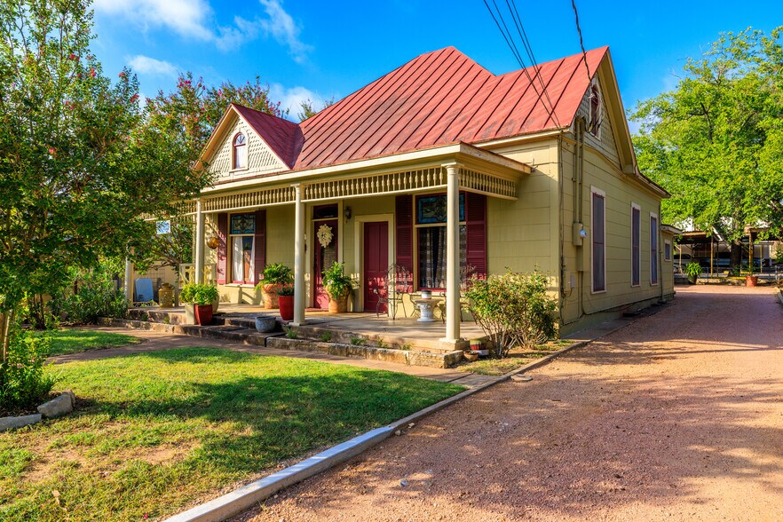 More Photos Of 303 W Austin St, Fredericksburg Office Residential For Sale