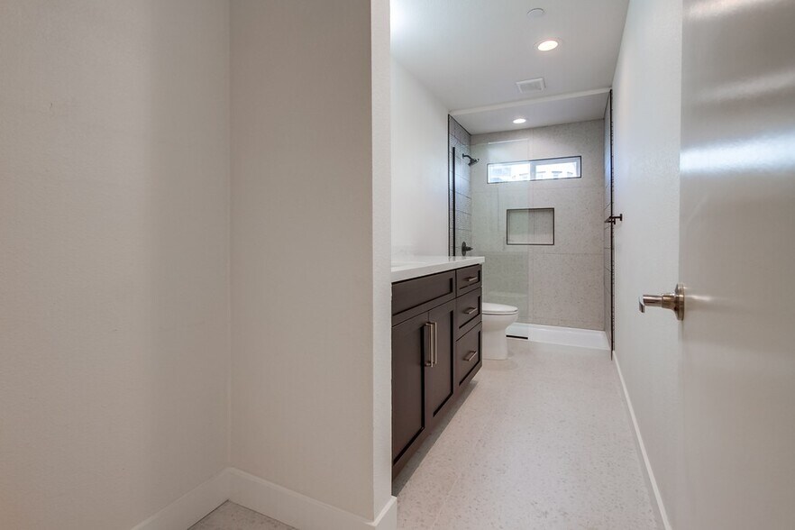 More Photos Of 3449 Ocean Front Walk, San Diego Apartments For Sale