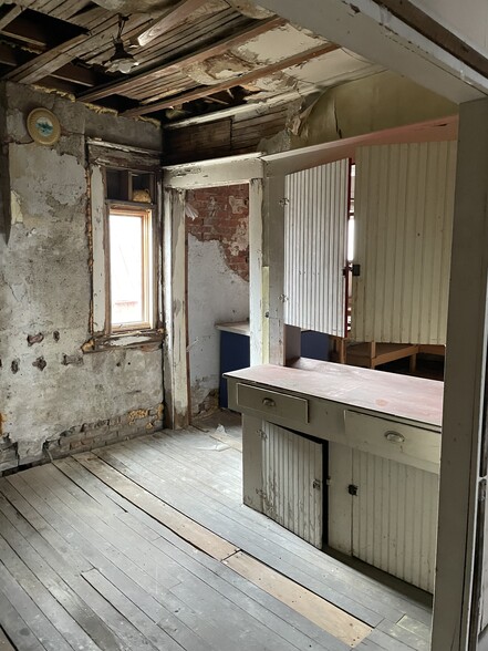 More Photos Of 60-64 Saline St, Petersburg Storefront Retail Residential For Sale