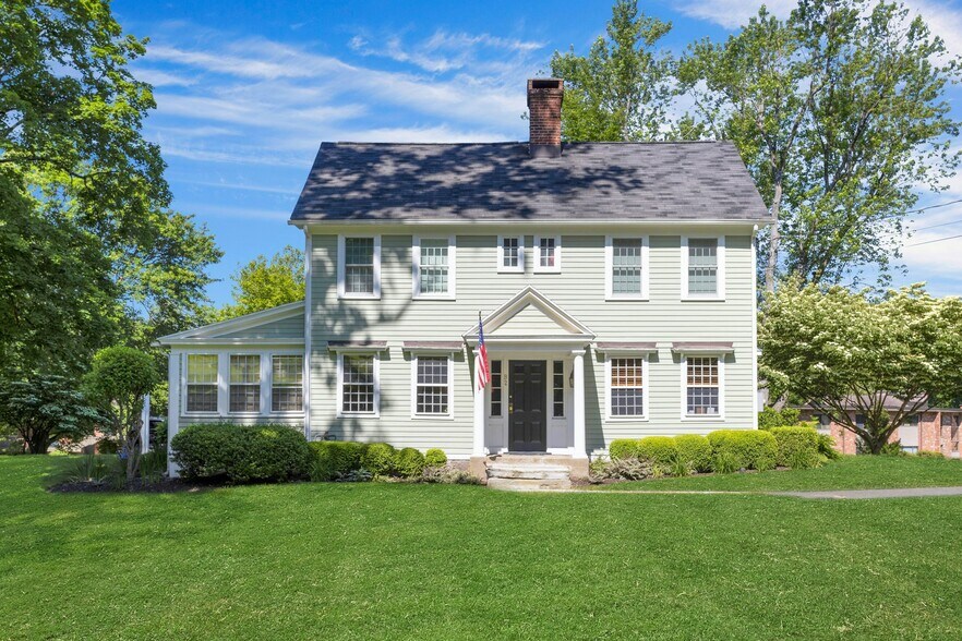 More Photos Of 1038-1056 Main St S, Woodbury Apartments For Sale