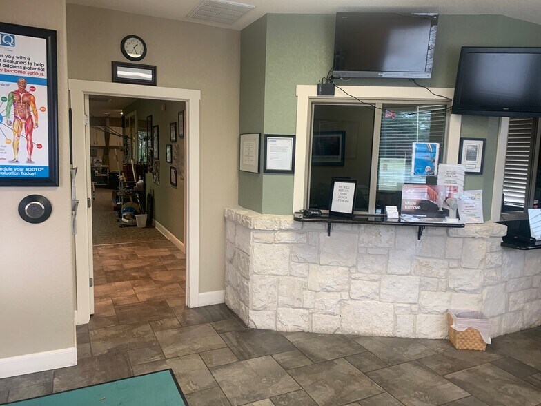 More Photos Of 1411 S Main St, Boerne Office For Sale